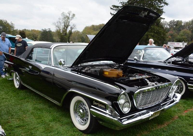 00 1961 Chrysler New Yorker (1).jpg