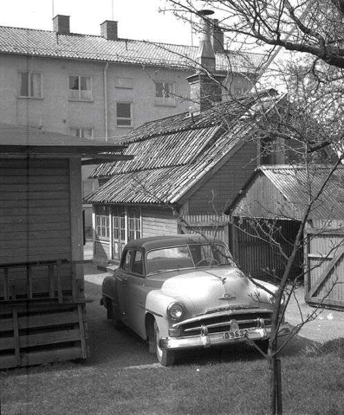 00 B&W 1952 Plymouth Cranbrook Four Door Sedan.jpg