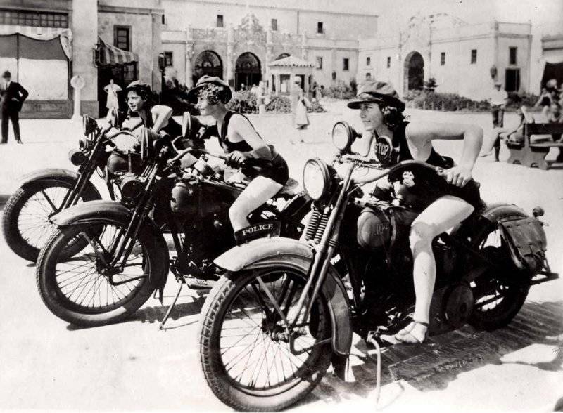 00 California Beach Police Cycles 1927.jpg