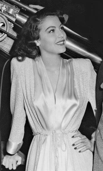 000 Ava Gardner 1944.jpg