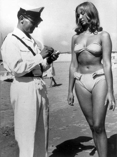 000 Policemanr issues ticket for wearing a bikini on an Italian beach, 1957.jpg