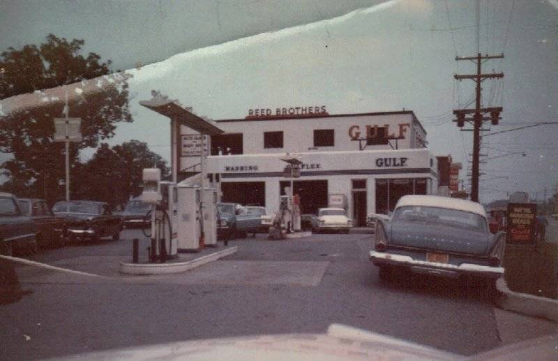 0000 Reed Brothers Dodge & Gulf Gas Station - 1960s.jpg