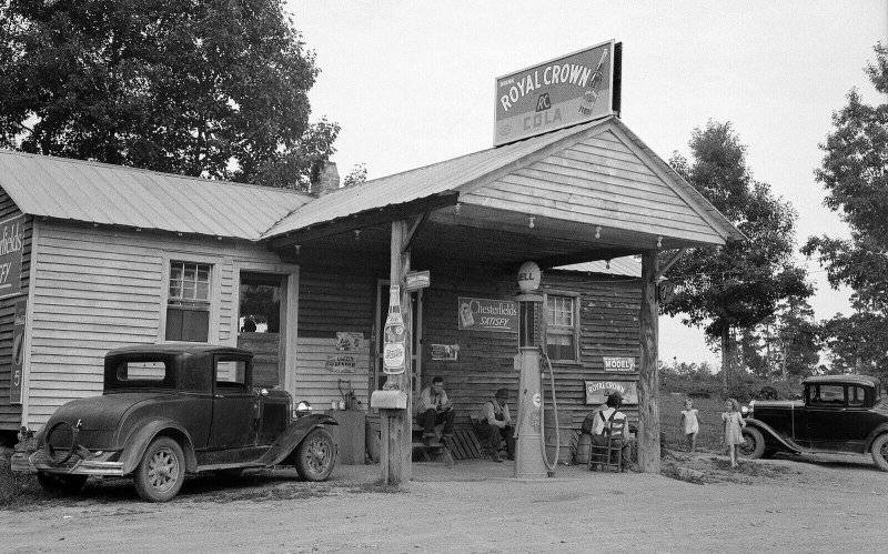 0000 Shell Gas Station & Country Store - c1935.jpg
