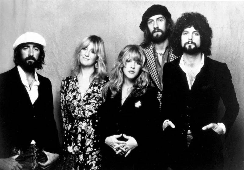 000000 John McVie, Christine McVie, Stevie Nicks, Mick Fleetwood, and Lindsey Buckingham of  F...jpg