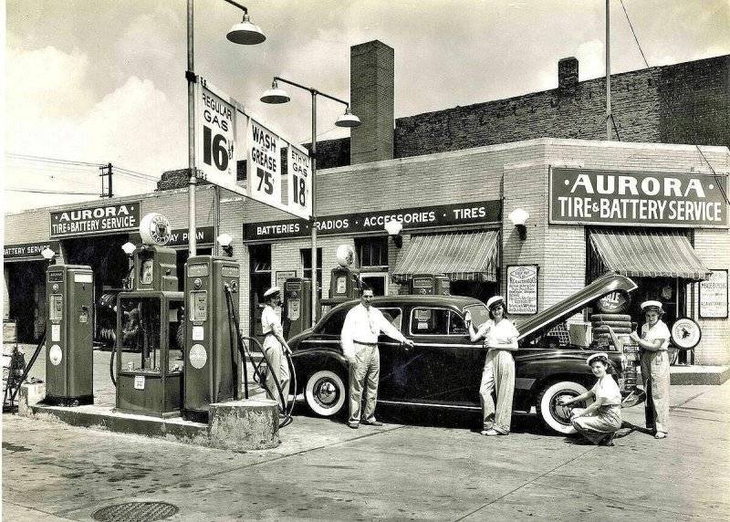 000000 SKELLY GAS STATION AURORA TIRE & BATTERY.jpg