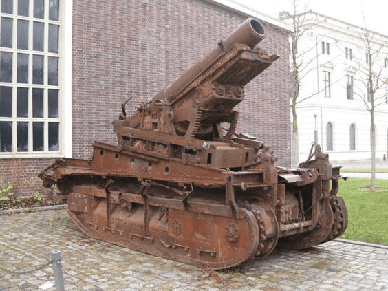 0000000 280mm Schneider-Saint-Chamon is a French self-propelled mortar.png