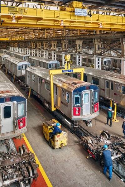 00SUBWAY-REPAIR-SHOP-10-wzhq-verticalTwoByThree735.jpg