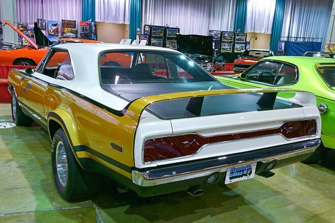 031-2018-mcacn-scat-pack-juliano-1970-plymouth-rts-road-runner-rear-three-quarter.jpg