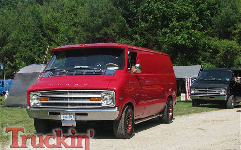 0908trweb_115_z%2b2009_vanfest_van_show%2bred_dodge_tradesman.jpg