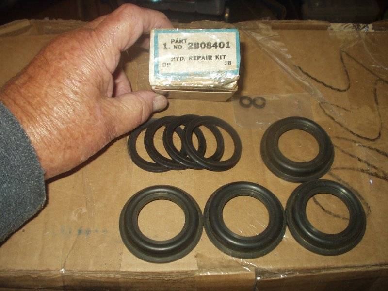 1-1-25 Bendix caliper rebuild rubber seals.JPG