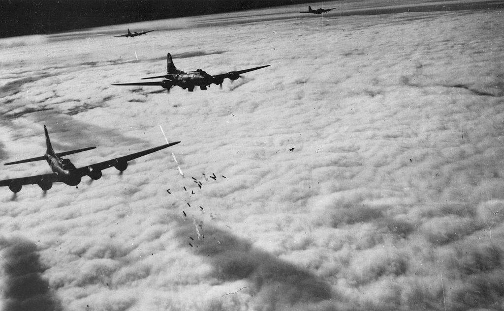 1024px-B-17F_Radar_Bombing_over_Germany_1943.jpg