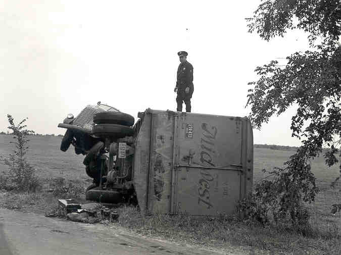 103-1941truckonside.jpg