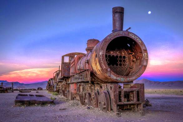 12.-Abandoned-Train-in-Uyuni-Bolivia.jpg