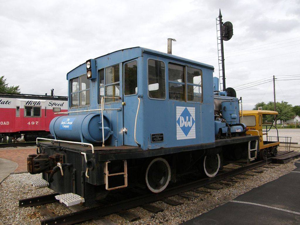 1280px-Linden_Depot_Museum._Plymouth_Locomotive.jpg