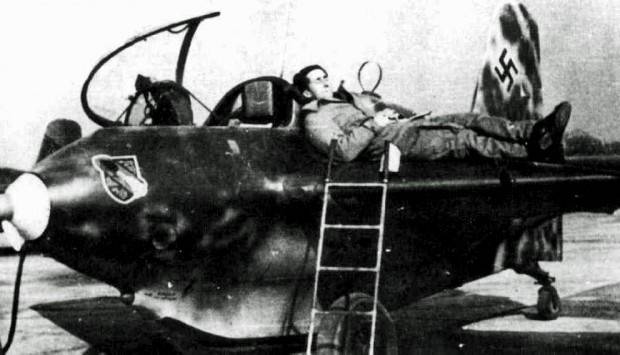 1353-620x355-me-163-pilot-waiting.jpg