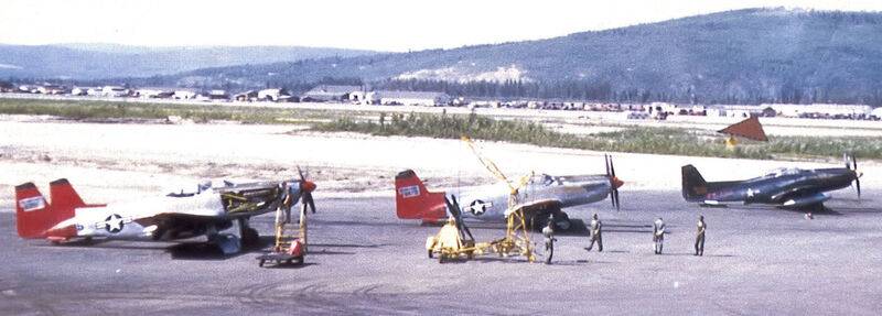 1785px-449th_FAWS_North_American_F-82H_Twin_Mustangs.jpg