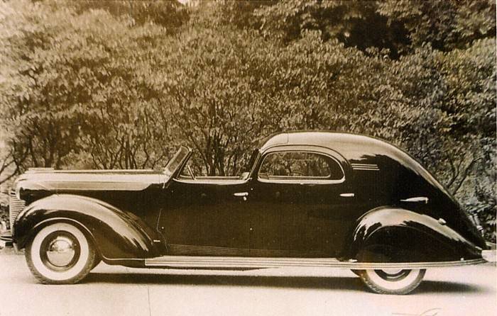 1937-Chrysler-Imperial-Model-C-15-Town-Car-700x446.jpg