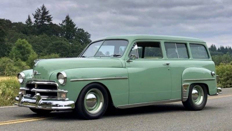 1950 Plymouth Deluxe Suburban.jpg