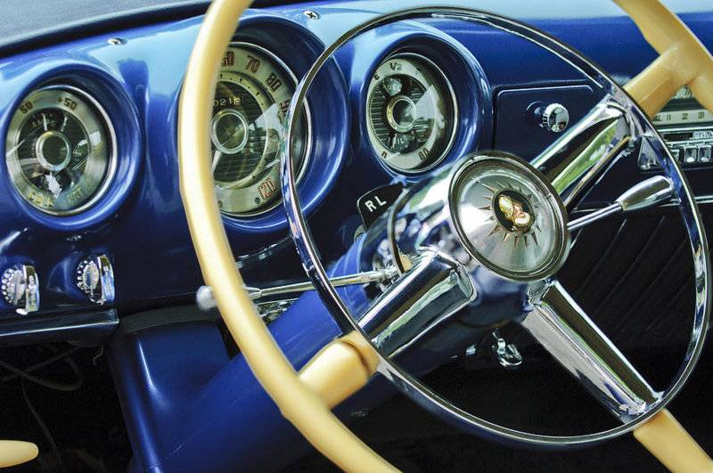 1953-desoto-firedome-convertible-steering-wheel-emblem-jill-reger.jpg