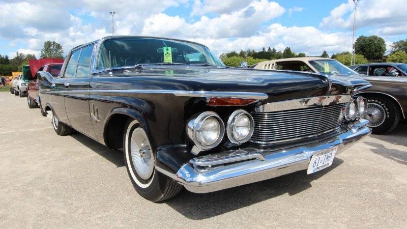 1961 Imperial Crown 4-Door Hardtop 1.jpg