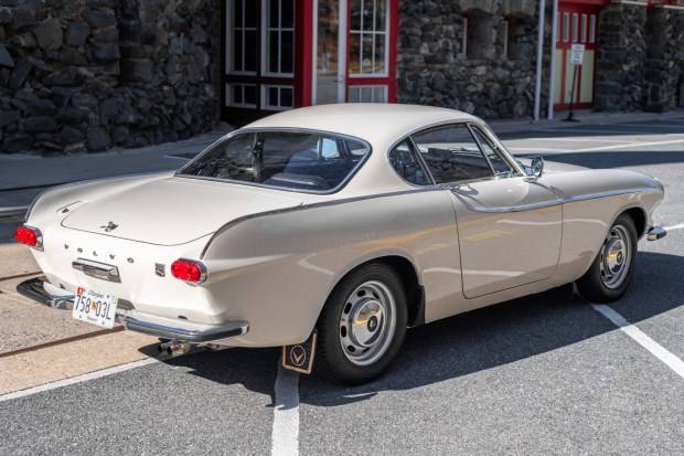 1965_volvo_p1800s_1612692333b5790dd2561071965_volvo_p1800s_1611515939fcd20872926c63-92a7-4974-...jpg