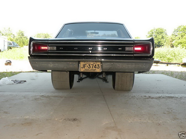 1966 Coronet 440 - LARGE rear tires.jpg