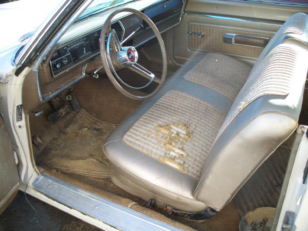 1966 plymouth 022 frt seat.jpg