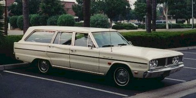 1966_Dodge_Coronet station wagon.jpg