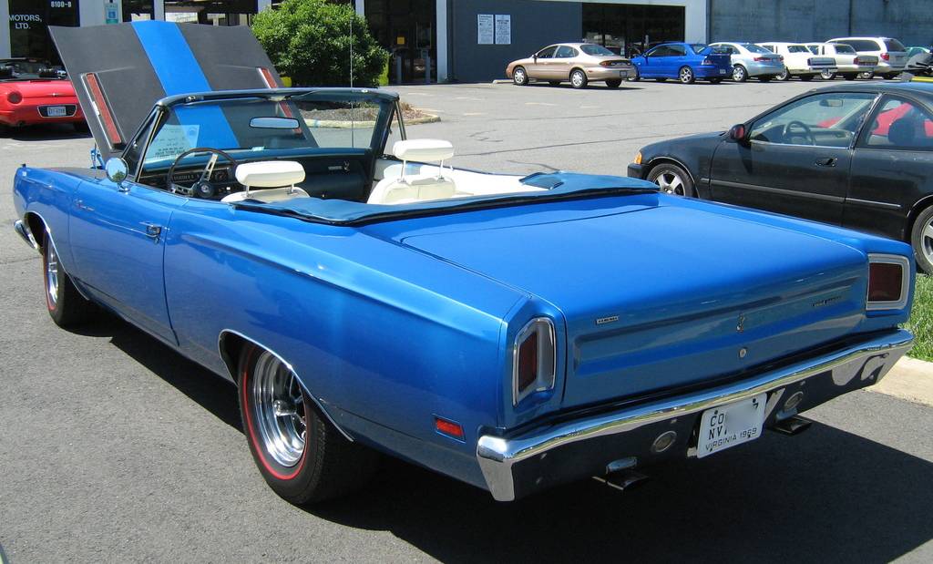 1969_Plymouth_Road_Runner_blue_conv_va-r.jpg