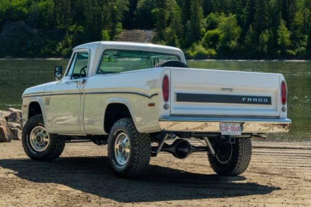 1970_dodge_power-wagon_copy-of-dsc07609-enhanced-sr-01438.jpg