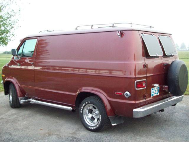 1971-dodge-van-tradesman-b200-rust-free-and-factory-paint-2.jpg