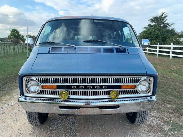 1973-dodge-b200-van-royal-sportsman-360-v8-survivor-loaded-11.jpg