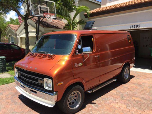 1974-dodge-b100-shorty-street-van-tradesman-100-1.jpg