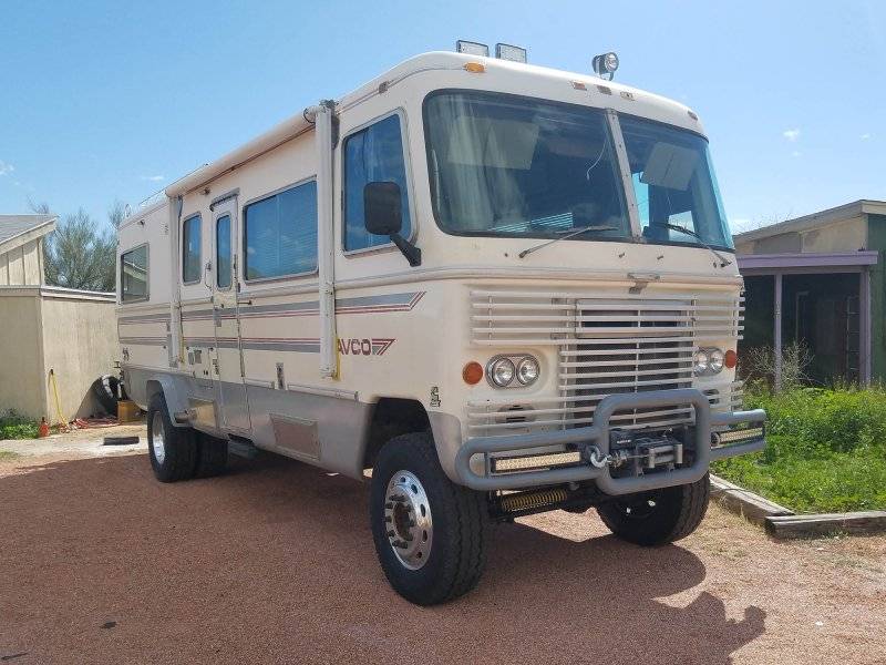 1975-Avco-Motorhome-with-a-5.9-L-Cummins-and-Ford-4WD-01.jpg