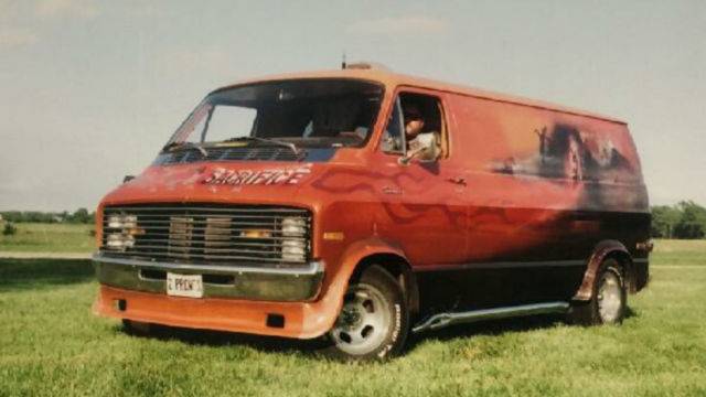 1975-dodge-b200-survivor-show-van-videos-3.jpg