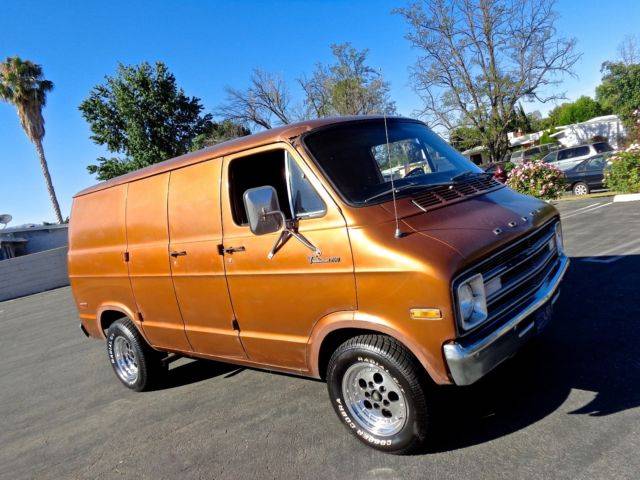 1976-dodge-tradesman-200-van-custom-shaggin-vannin-1975-1974-1973-1972-1971-2.jpg