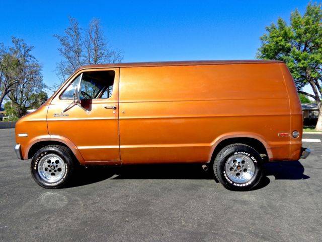 1976-dodge-tradesman-200-van-custom-shaggin-vannin-1975-1974-1973-1972-1971-5.jpg