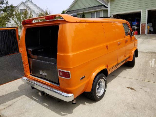 1976-dodge-tradesman-b100-van-1.jpg