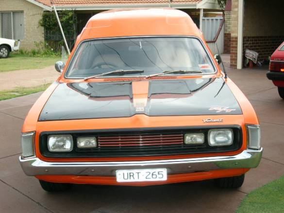 1977-chrysler-valiant-cl-van-with-72-vh-rt-front-clip.jpg