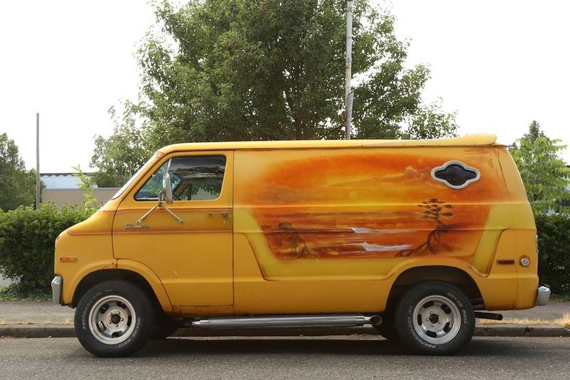 1977-Dodge-Tradesman-200-Select-Vans-Surfer-airbrush%2B5.jpg