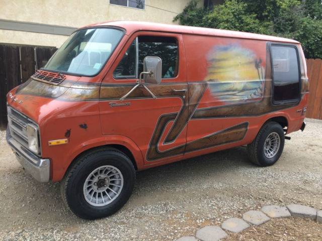 1977-dodge-tradesman-200-shorty-custom-1.jpg