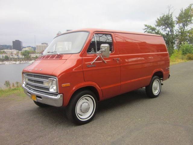 1977-Dodge-Tradesman-B200-Panel-Van.JPG