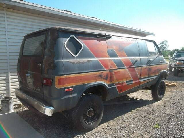 1977-dodge-tradesman-b300-4x4-pathfinder-van-2.jpg