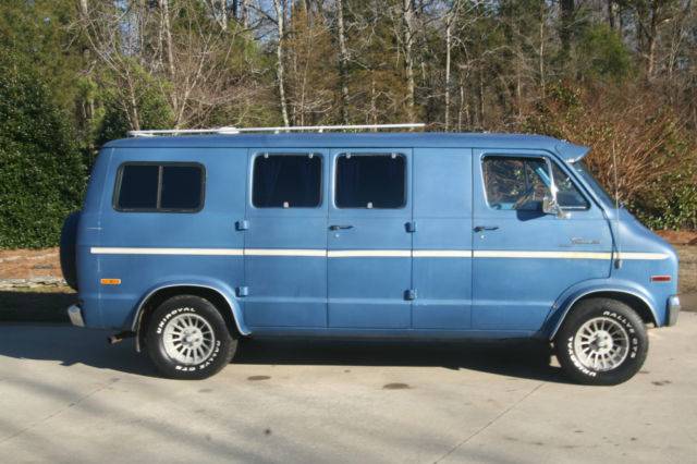 1977-dodge-van-tradesman-200-custom-super-rare-survivor-400-big-block-look-2.jpg