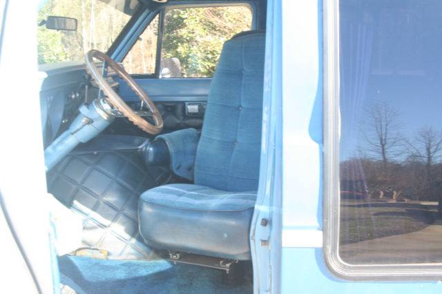 1977-dodge-van-tradesman-200-custom-super-rare-survivor-400-big-block-look-8.jpg