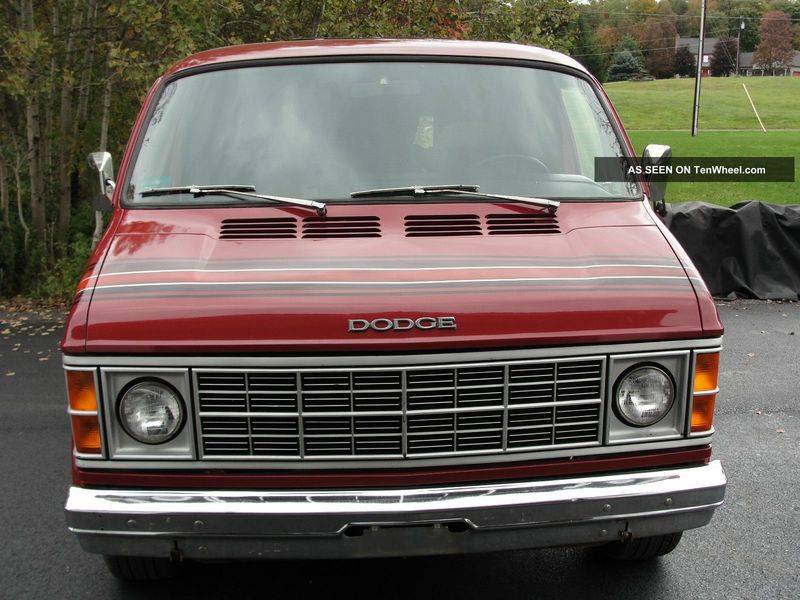 1979_dodge_b200_custom_van_2_lgw.jpg