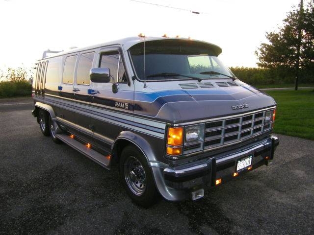 1989-dodge-b350-base-extended-passenger-van-3-door-59l-7.jpg