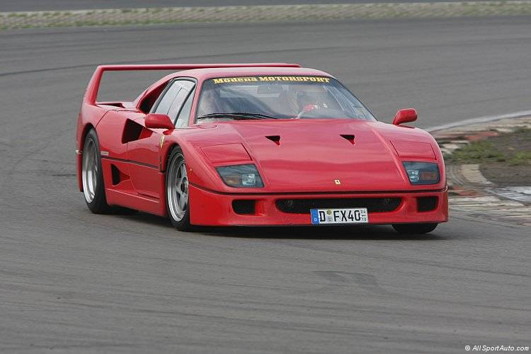 1989-ferrari-f40-nurburgring_14_m.jpg