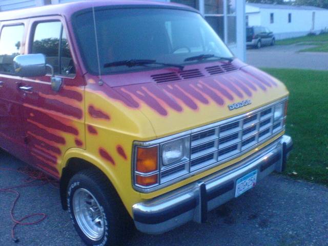 1992_dodge_ram_van_3_dr_b250_cargo_van-pic-53432-640x480.jpg