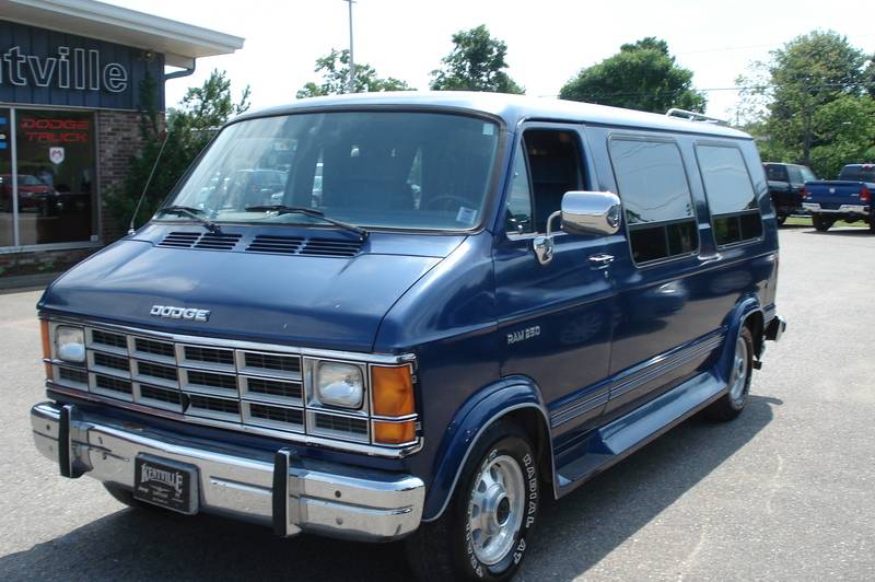 1993-dodge-ram-van-1.jpg